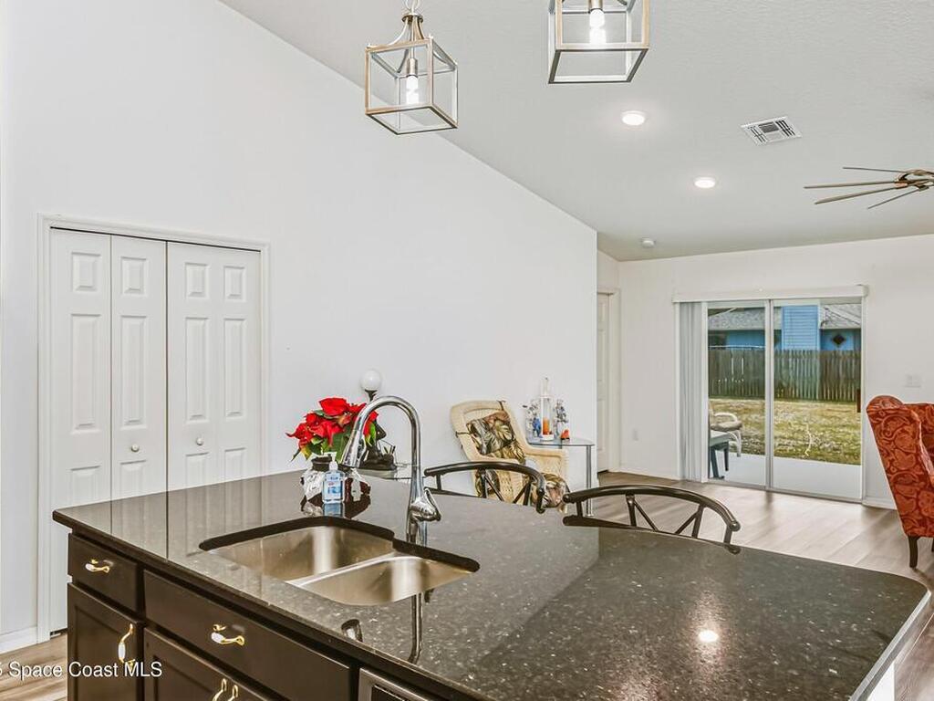 808 Grandeur Street, Palm Bay, FL 32909