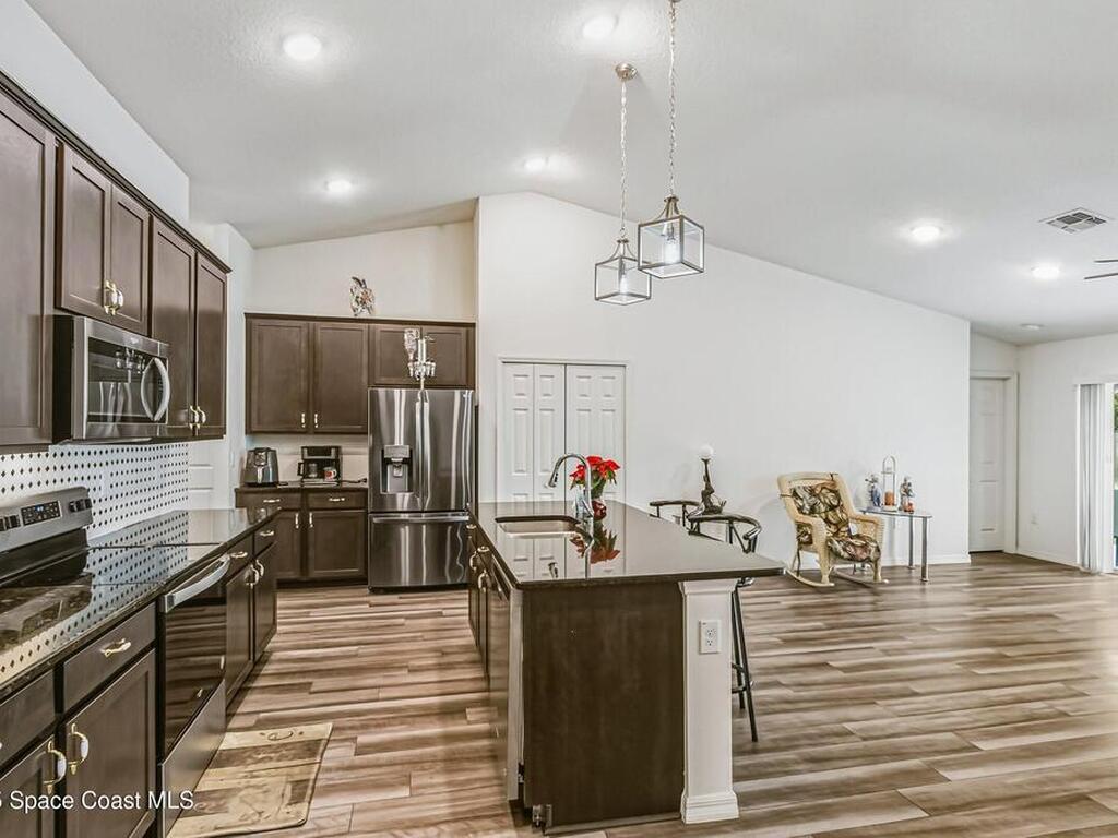 808 Grandeur Street, Palm Bay, FL 32909