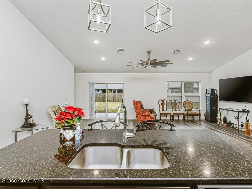 808 Grandeur Street, Palm Bay, FL 32909