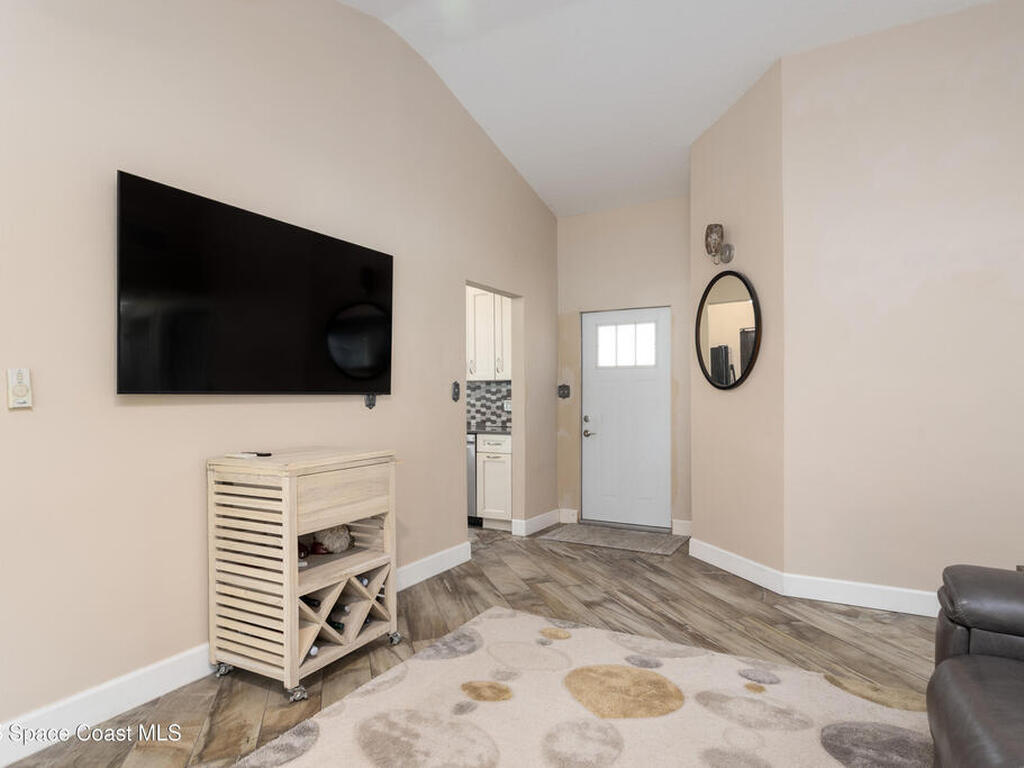 33 W Melbourne Avenue, Melbourne, FL 32901