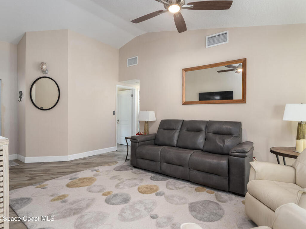 33 W Melbourne Avenue, Melbourne, FL 32901