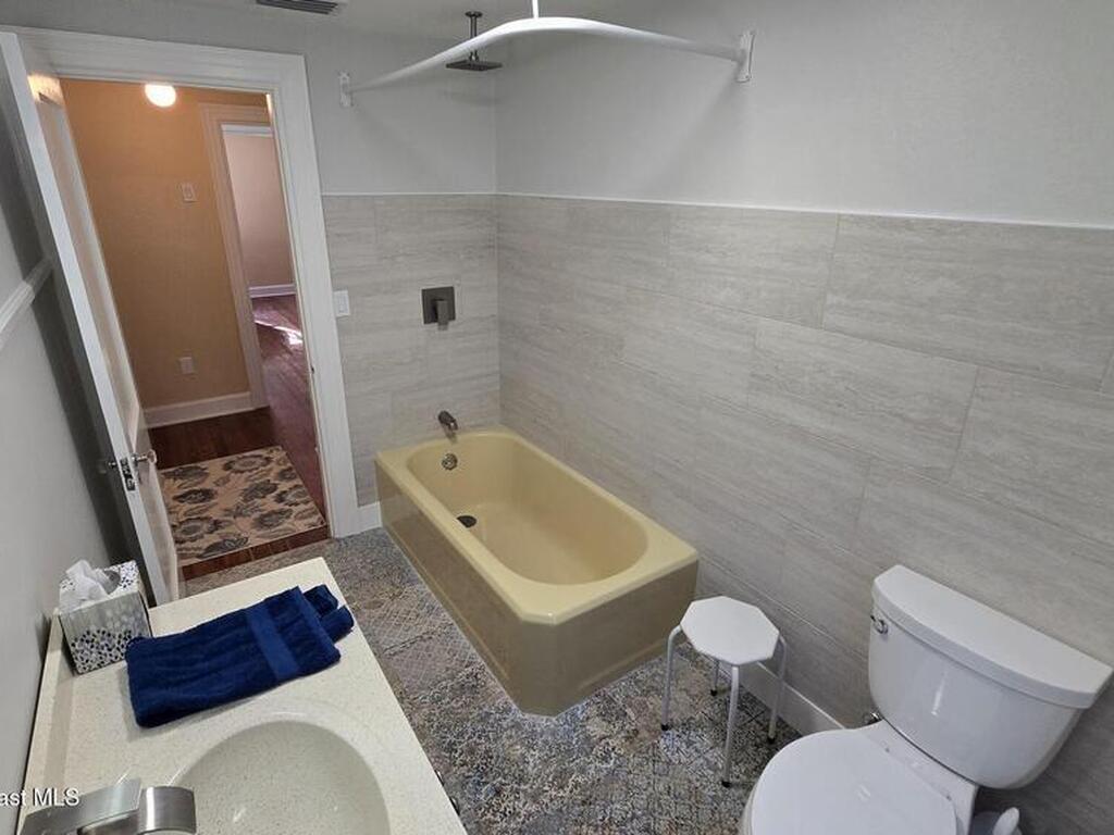 875 N Indian River Drive, Cocoa, FL 32922