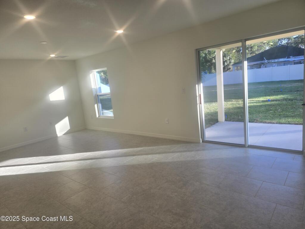 961 SW Richmond Circle, Palm Bay, FL 32908