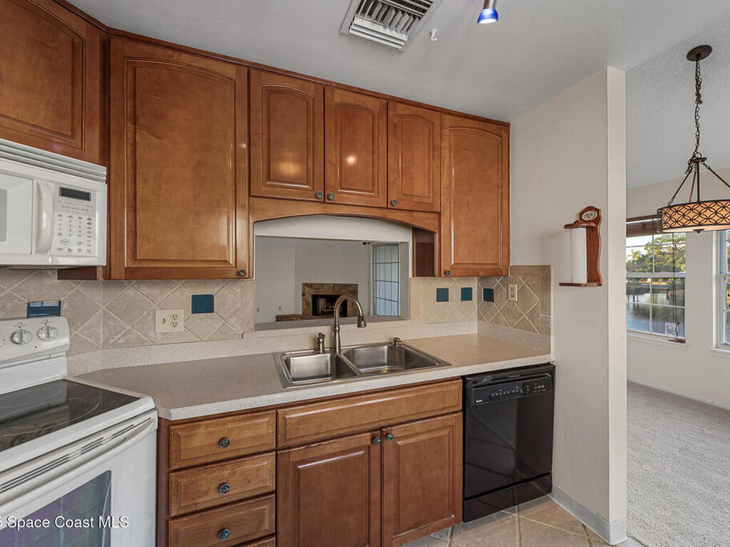 4740 Lake Waterford Way, Melbourne, FL 32901