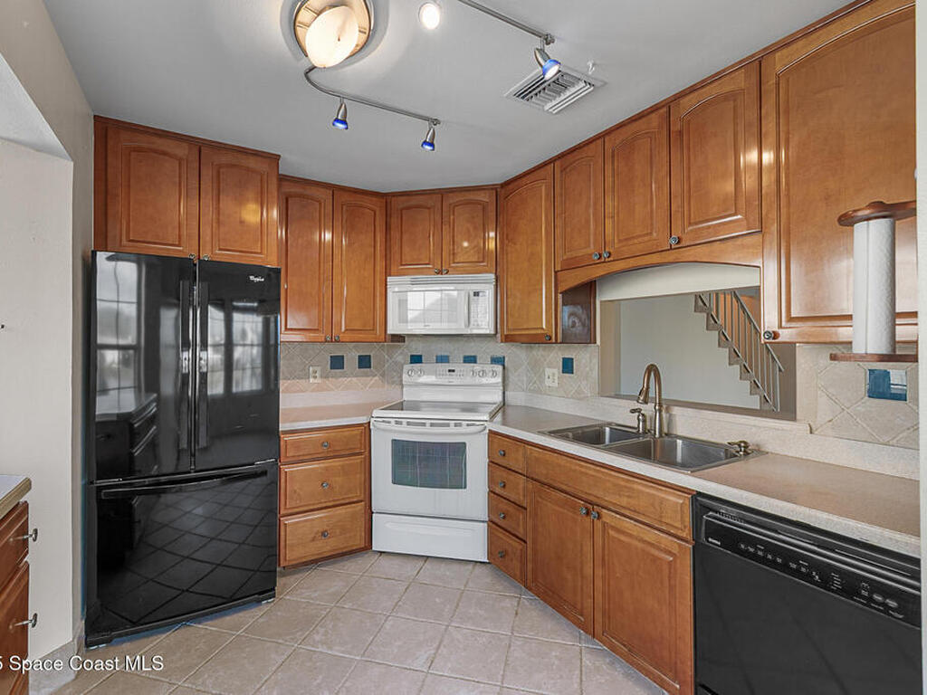 4740 Lake Waterford Way, Melbourne, FL 32901