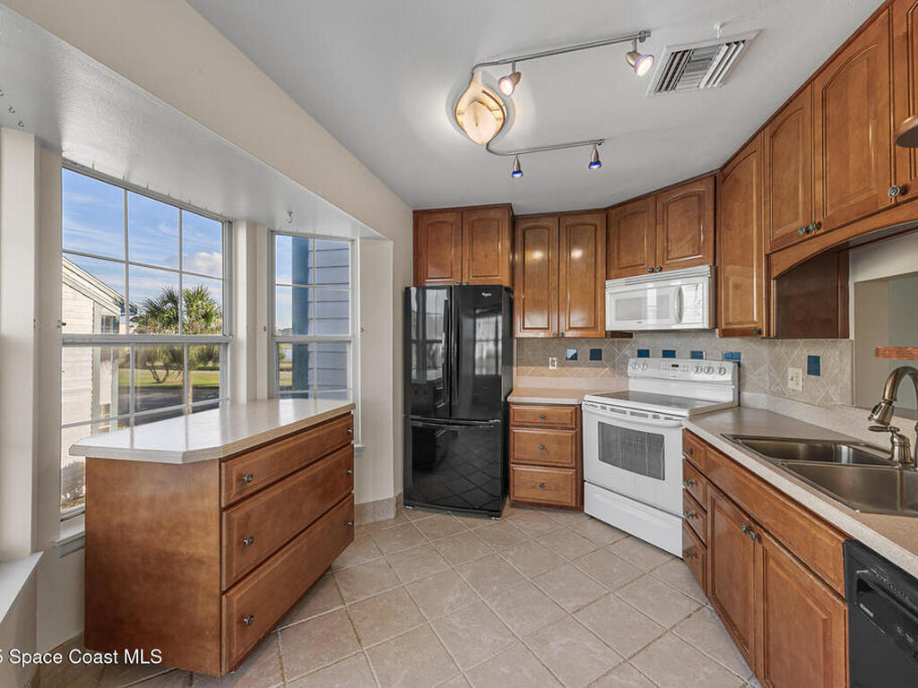 4740 Lake Waterford Way, Melbourne, FL 32901