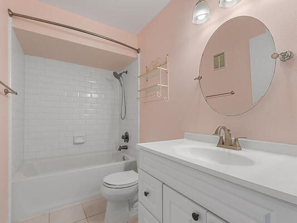 4740 Lake Waterford Way, Melbourne, FL 32901