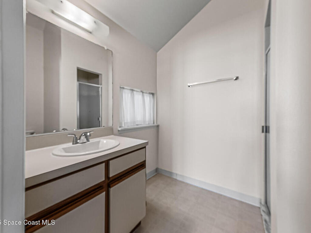 4740 Lake Waterford Way, Melbourne, FL 32901