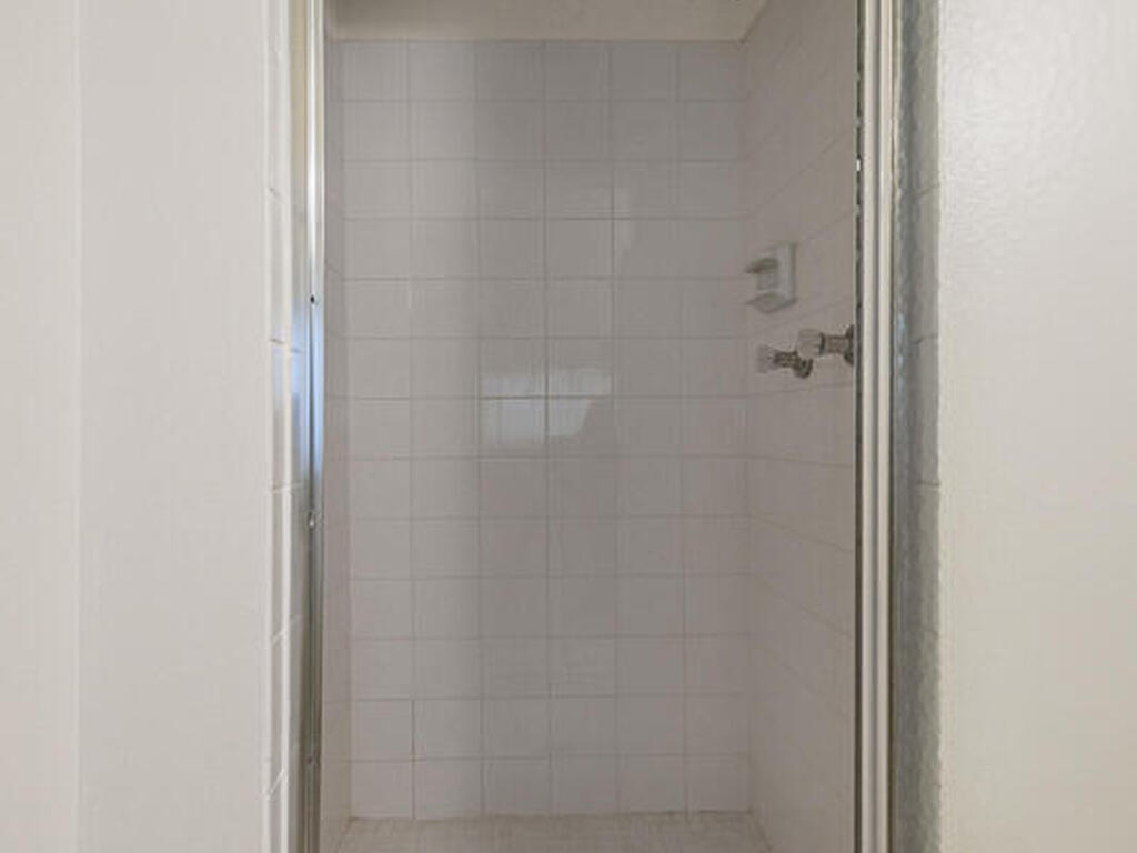 4740 Lake Waterford Way, Melbourne, FL 32901