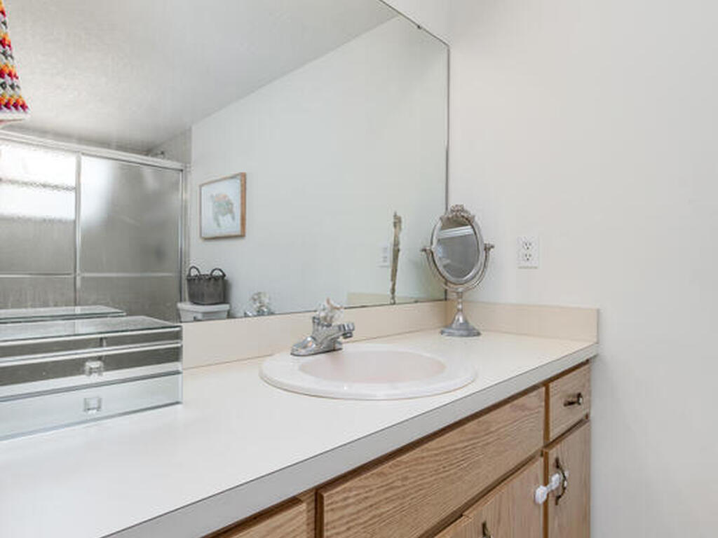 128 Lagoon Avenue, Melbourne, FL 32901