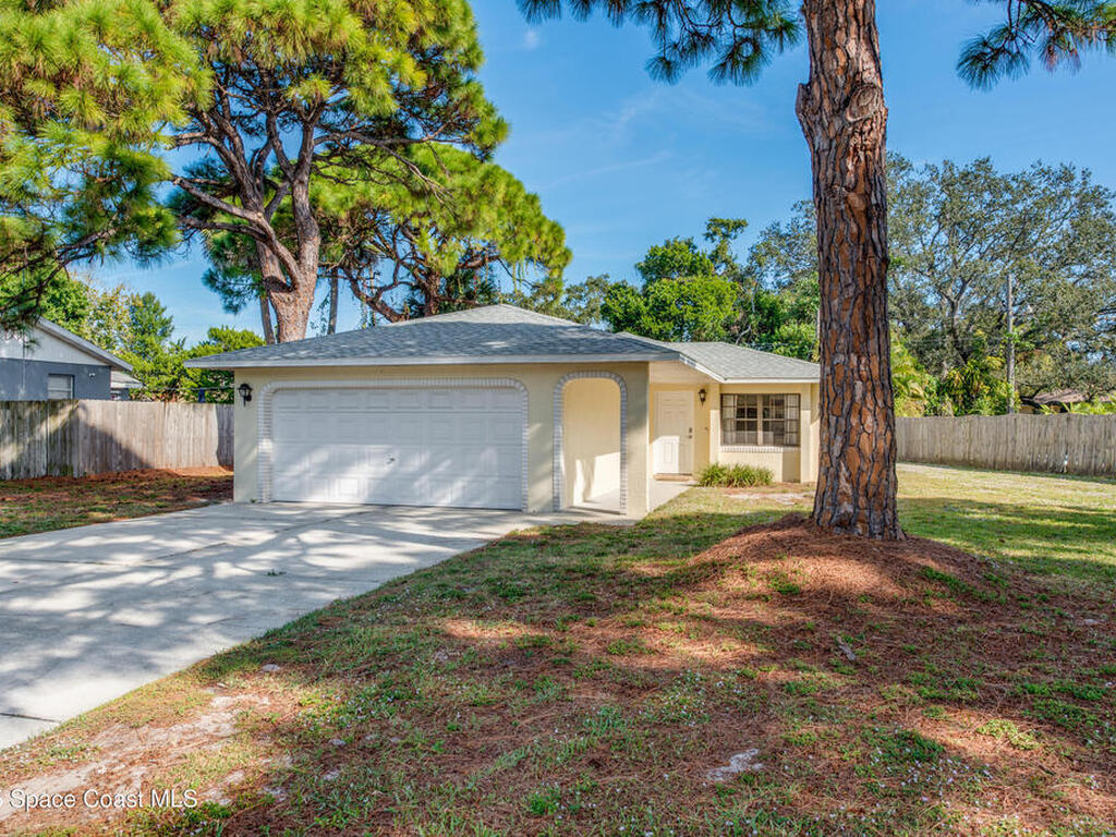 128 Lagoon Avenue, Melbourne, FL 32901