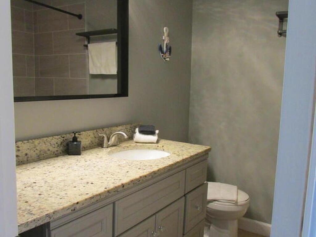 1850 Charlesmont Drive, Melbourne, FL 32903