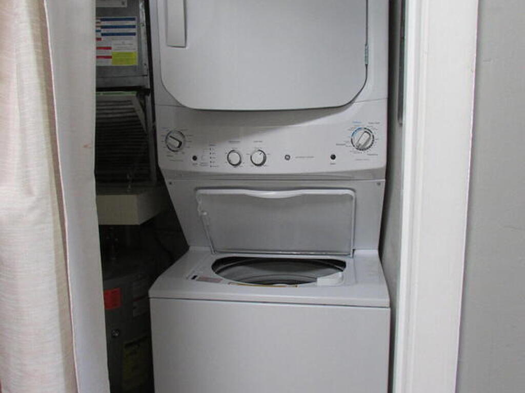 1850 Charlesmont Drive, Melbourne, FL 32903