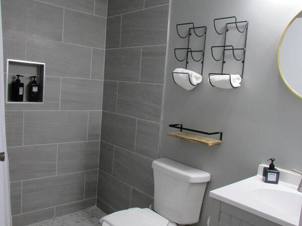 1850 Charlesmont Drive, Melbourne, FL 32903