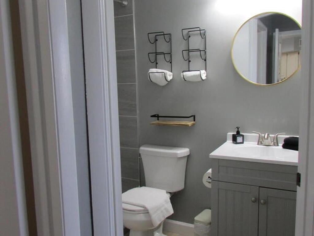 1850 Charlesmont Drive, Melbourne, FL 32903