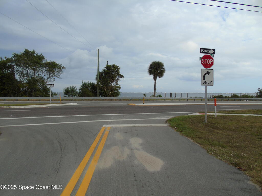 2952 Century Oaks Circle, Malabar, FL 32950