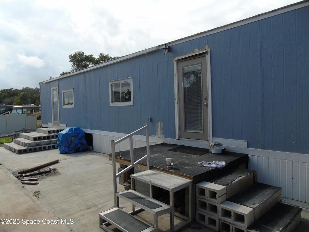 2952 Century Oaks Circle, Malabar, FL 32950