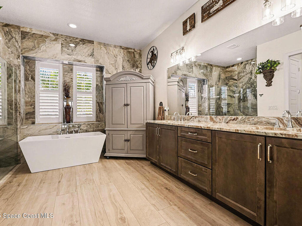 4290 Negal Circle, Melbourne, FL 32901