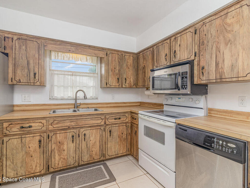 660 SE Grandeur Street, Palm Bay, FL 32909