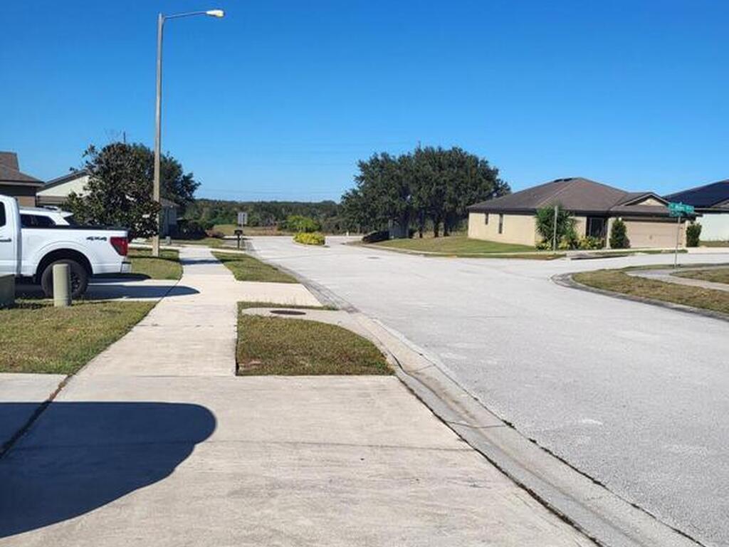 645 Chicago Way, Dundee, FL 33838