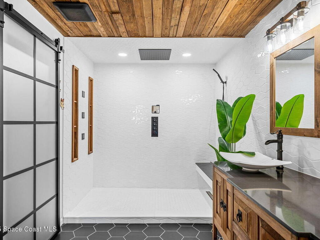 2013 Sorento Circle, Melbourne, FL 32904