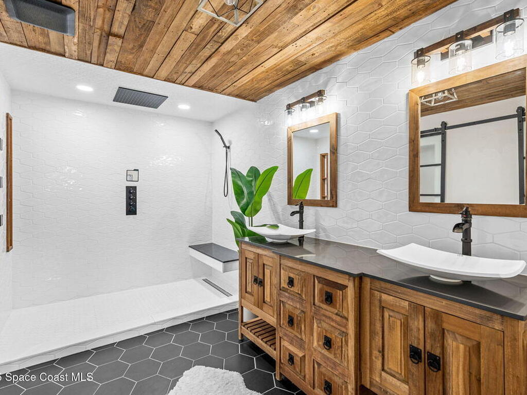 2013 Sorento Circle, Melbourne, FL 32904