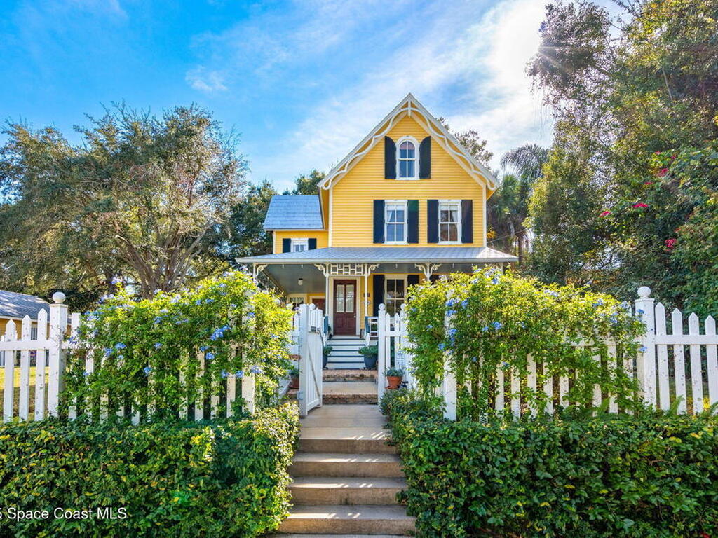 27 Barton Avenue, Rockledge, FL 32955