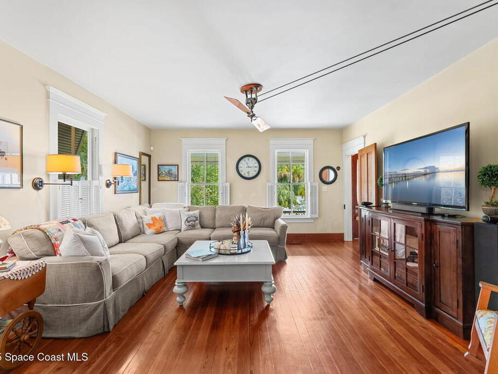 27 Barton Avenue, Rockledge, FL 32955