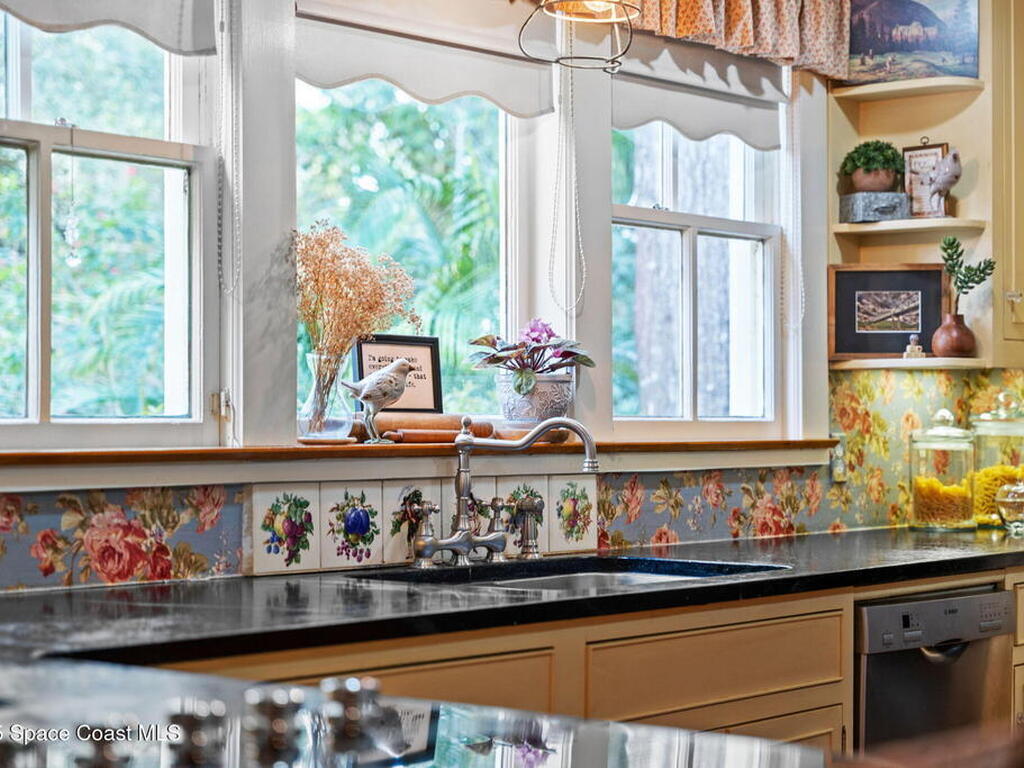 27 Barton Avenue, Rockledge, FL 32955