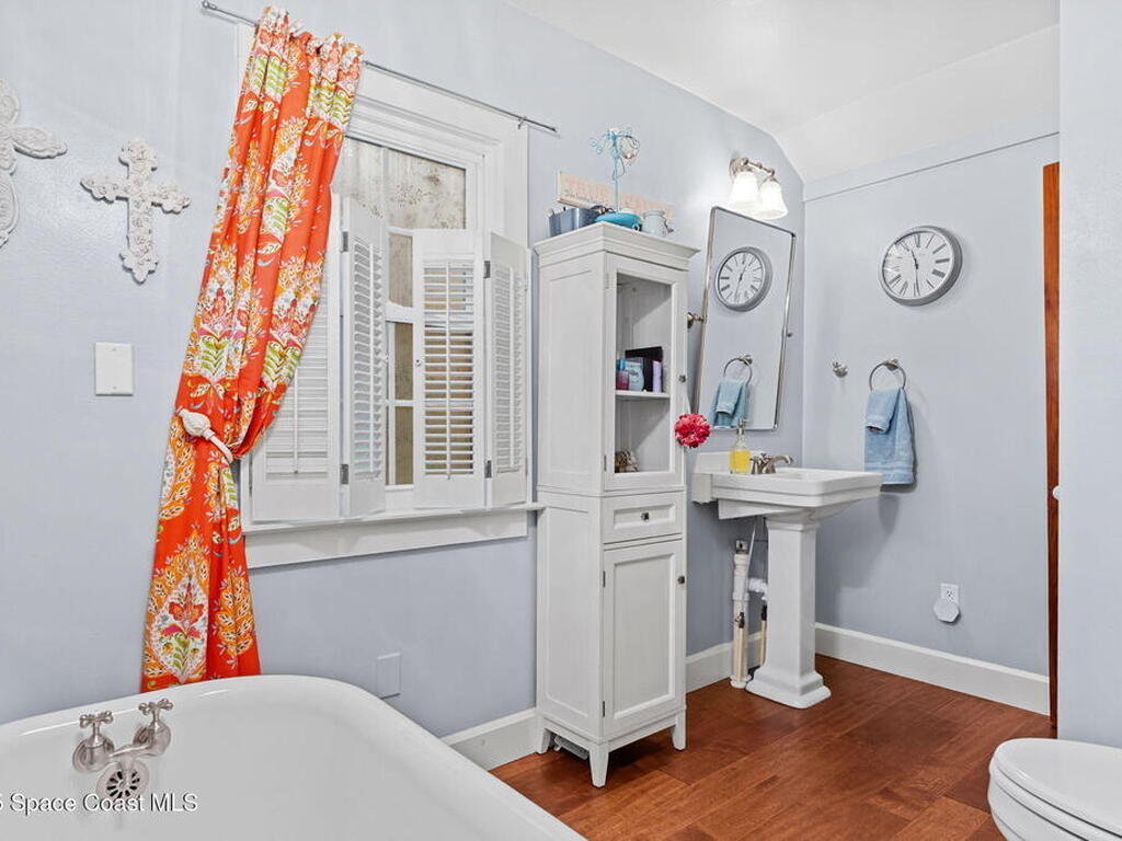 27 Barton Avenue, Rockledge, FL 32955