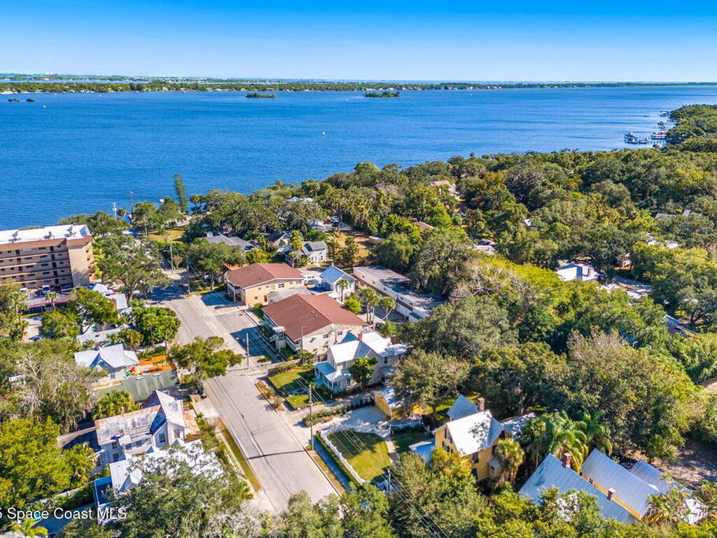 27 Barton Avenue, Rockledge, FL 32955