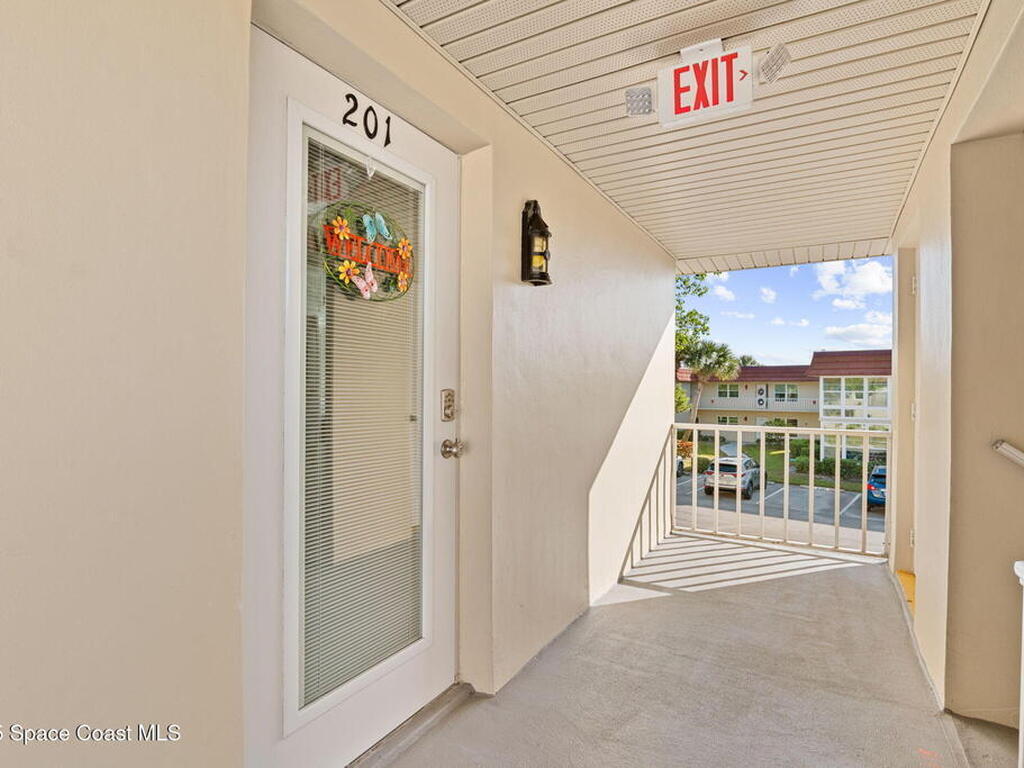 110 Springlake Court, Vero Beach, FL 32962