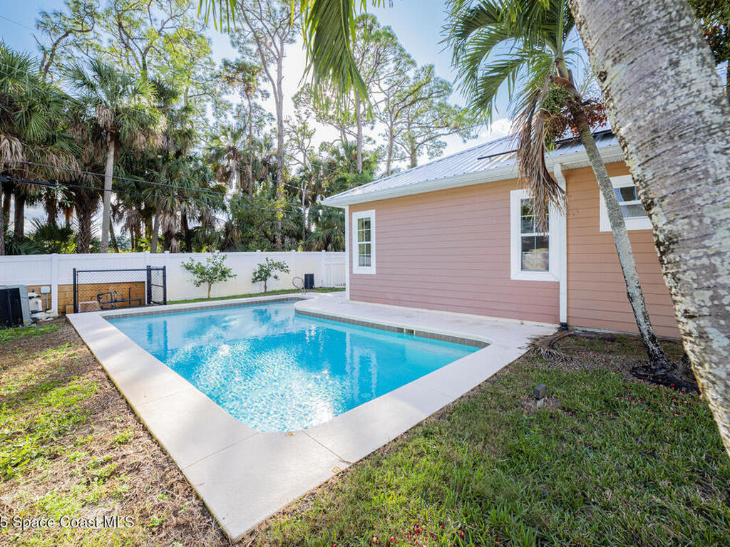 375 Nora Avenue, Merritt Island, FL 32952