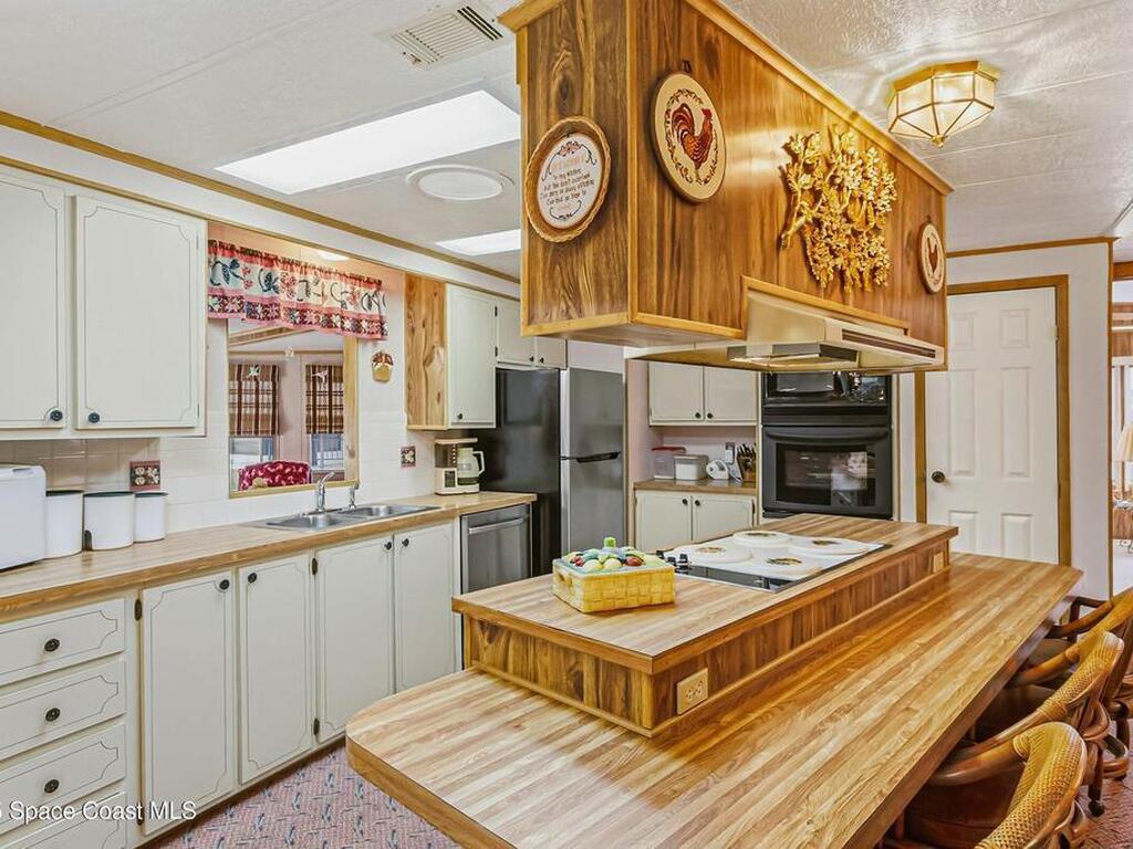 520 Lee Court, West Melbourne, FL 32904