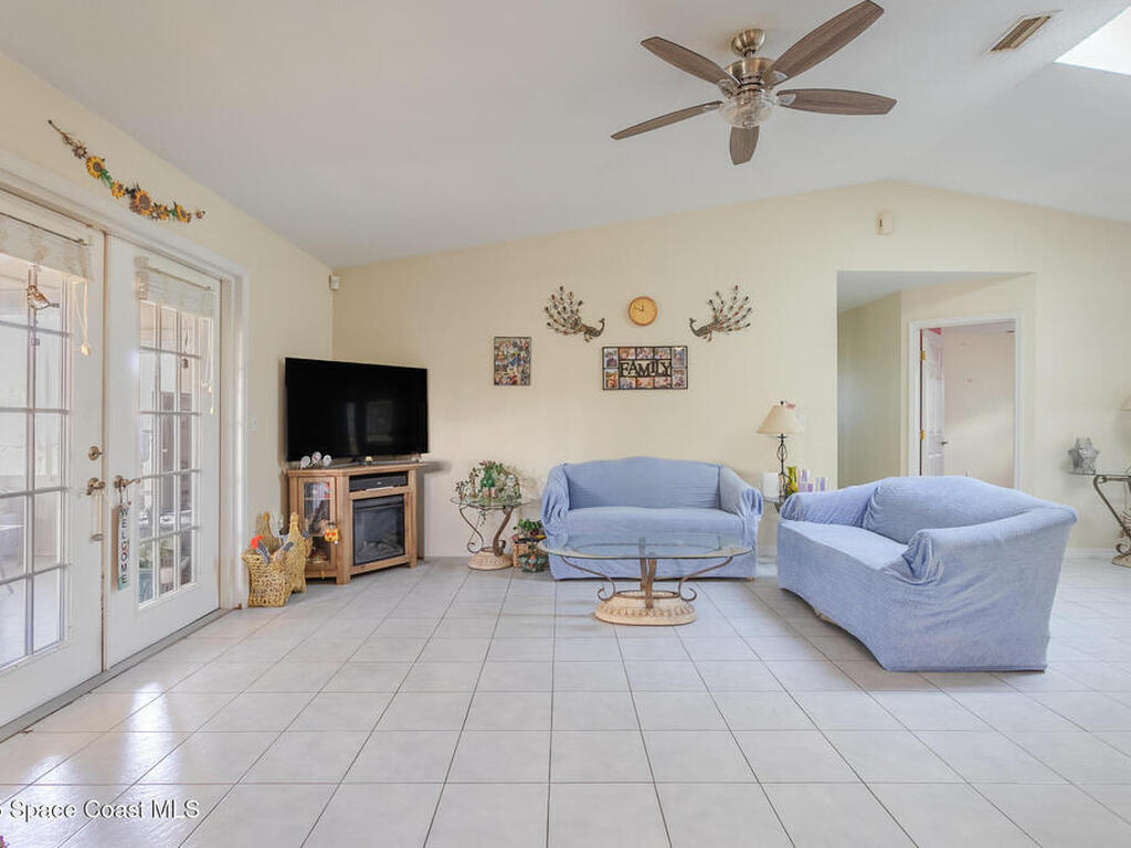 970 Tahiti Avenue, Palm Bay, FL 32909