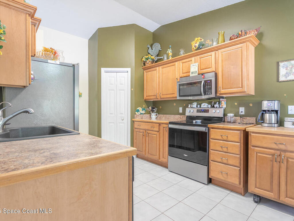 970 Tahiti Avenue, Palm Bay, FL 32909