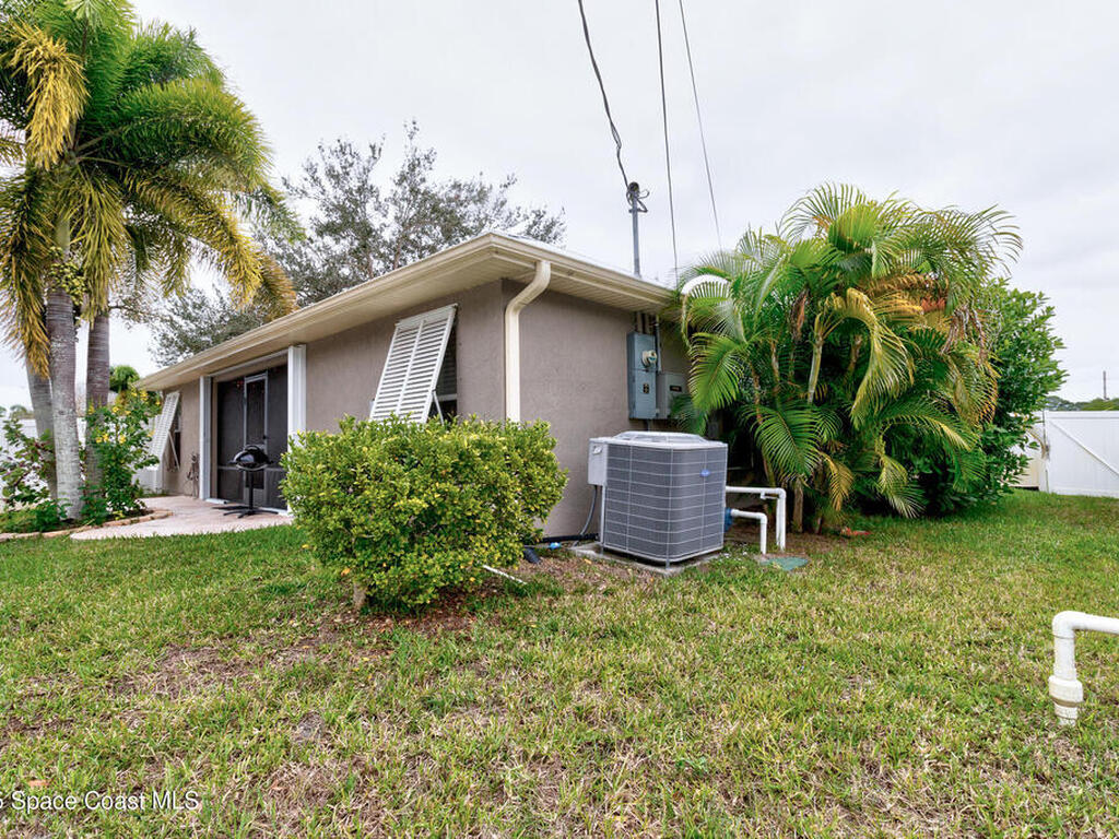 402 Toledo Street, Sebastian, FL 32958