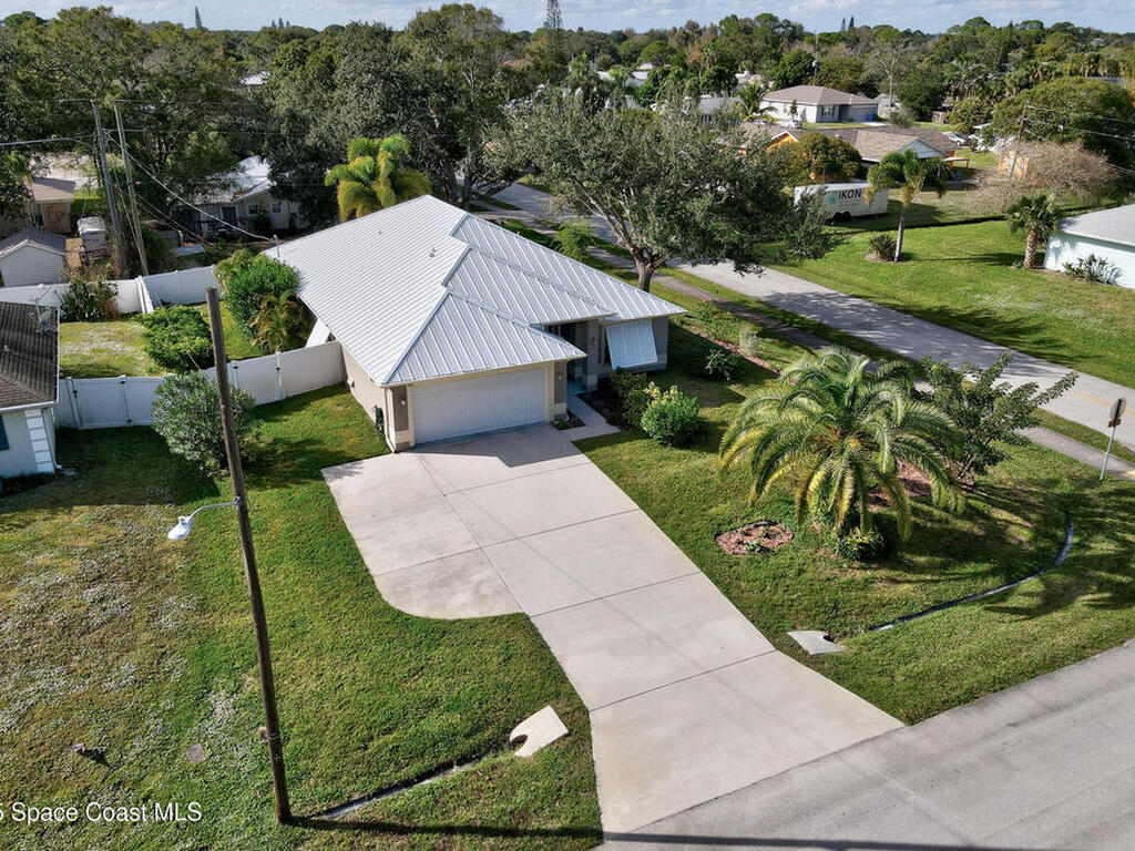 402 Toledo Street, Sebastian, FL 32958
