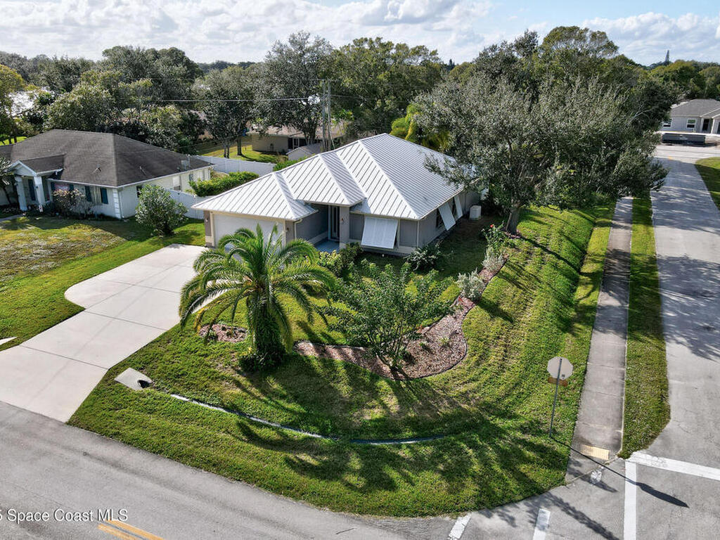 402 Toledo Street, Sebastian, FL 32958