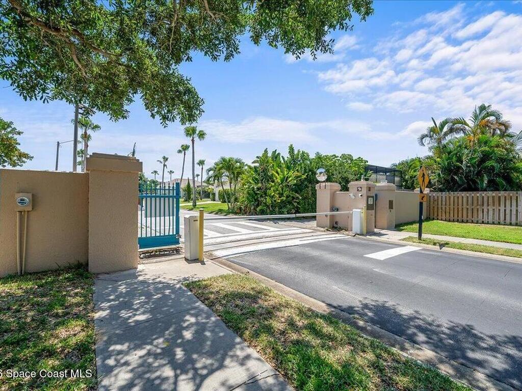 327 Southampton Drive, Indialantic, FL 32903