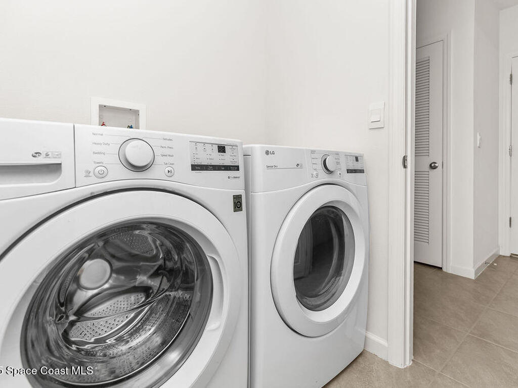 985 Dugan Circle, Palm Bay, FL 32909