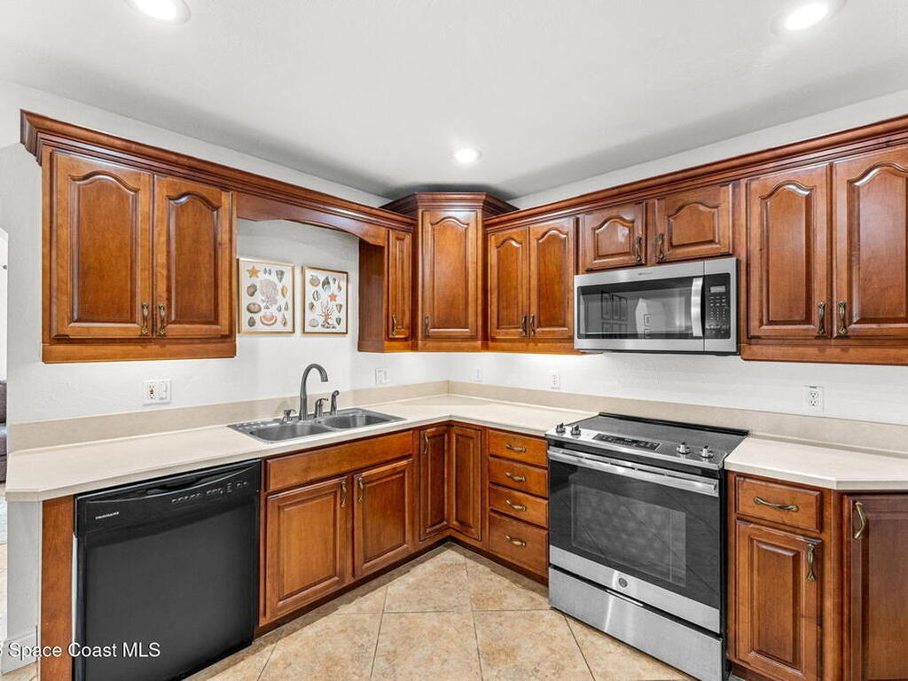 926 Santa Cruz Road, Cocoa Beach, FL 32931