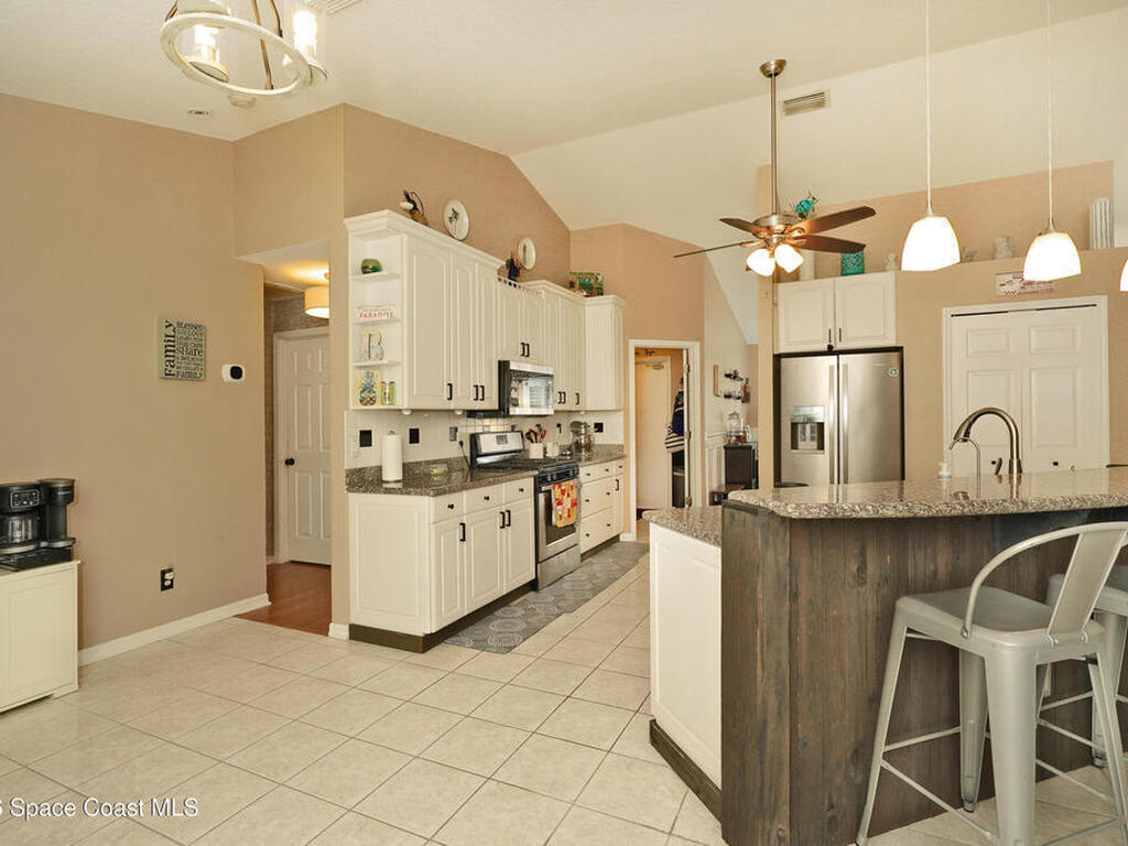 6042 Newbury Circle, Melbourne, FL 32940