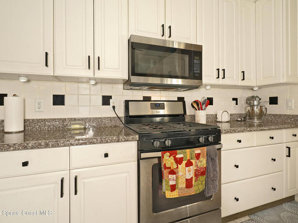 6042 Newbury Circle, Melbourne, FL 32940