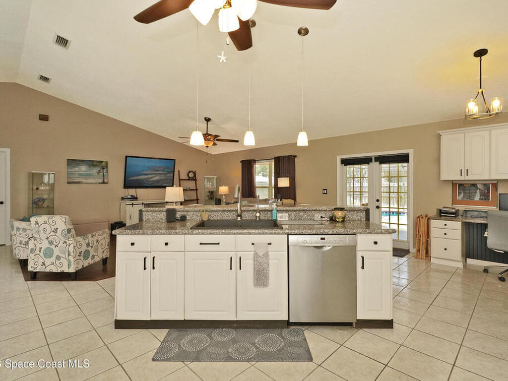 6042 Newbury Circle, Melbourne, FL 32940