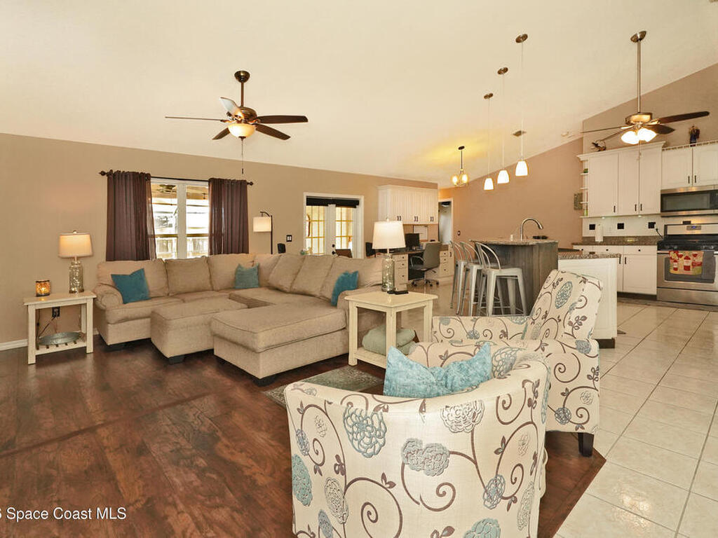 6042 Newbury Circle, Melbourne, FL 32940