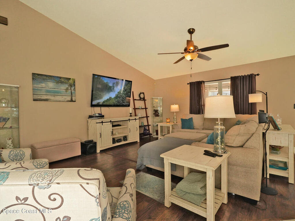 6042 Newbury Circle, Melbourne, FL 32940