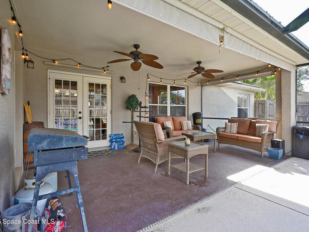 6042 Newbury Circle, Melbourne, FL 32940