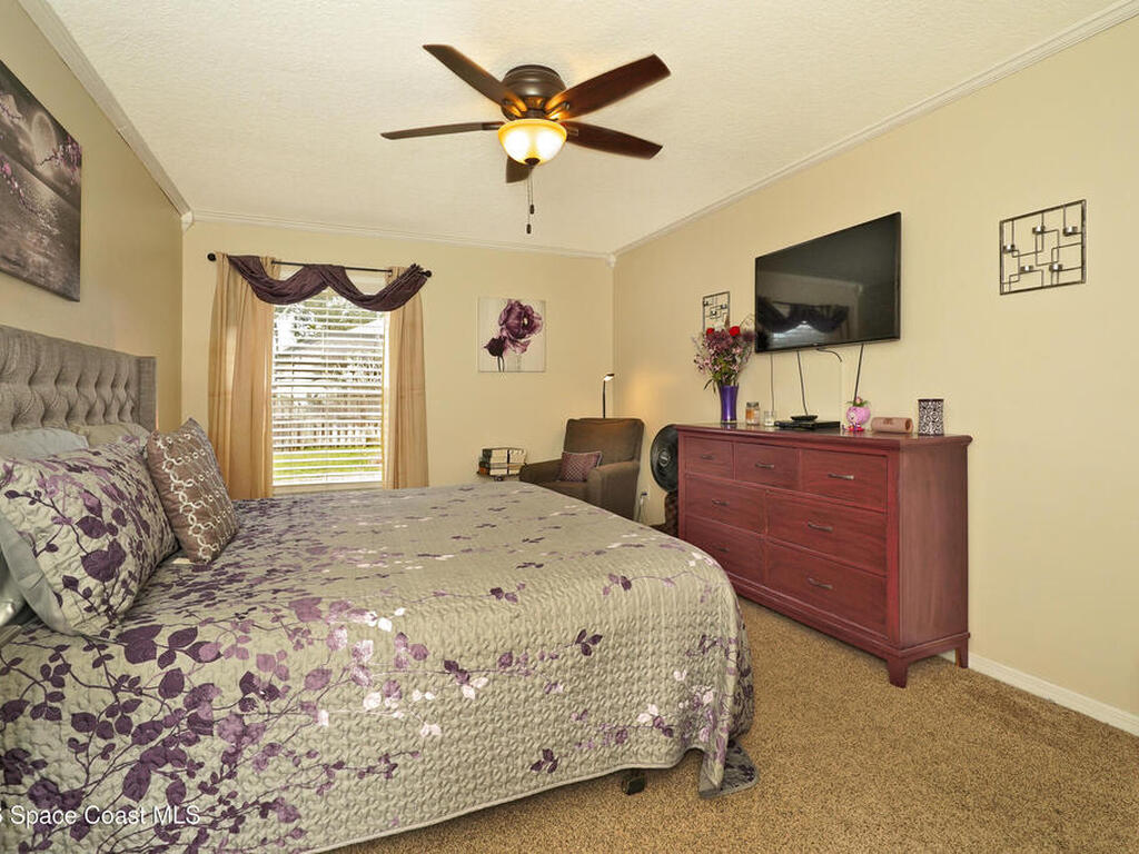 6042 Newbury Circle, Melbourne, FL 32940