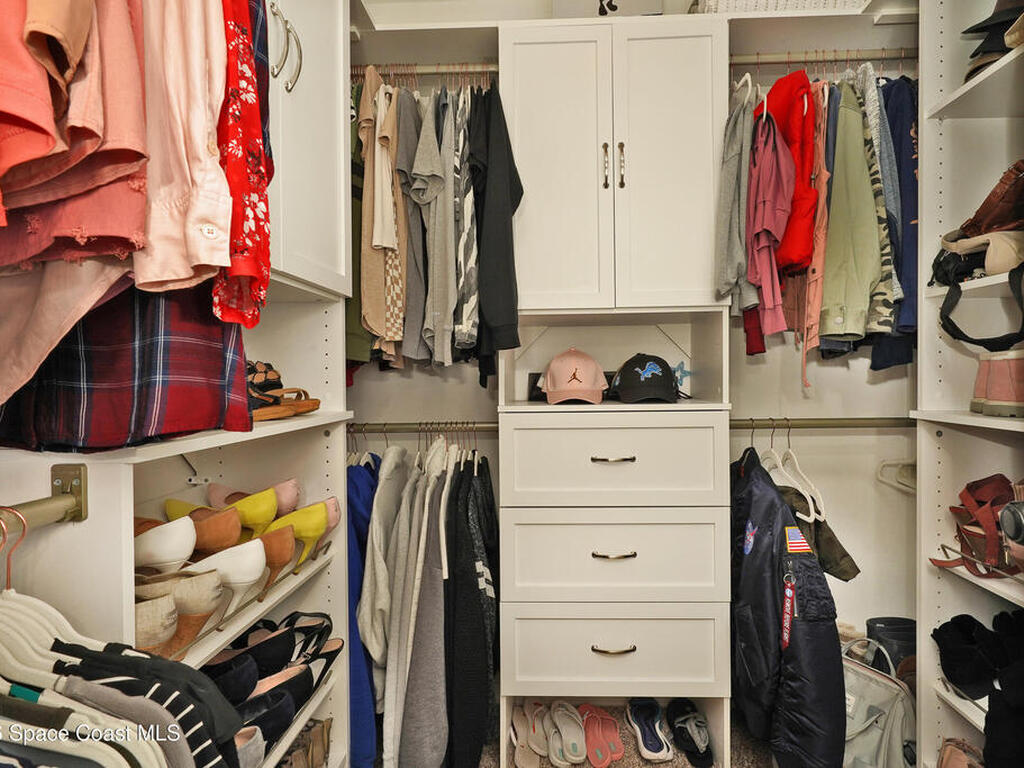 6042 Newbury Circle, Melbourne, FL 32940